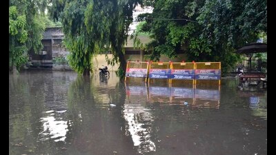 Water accumulated in front of the police commissioner’s office in Ludhiana. (Harvinder Singh/HT) Water accumulated in front of the police commissioner’s office in Ludhiana. (Harvinder Singh/HT)