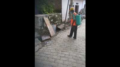 Anti-larval spraying taking place in Prayagraj. (HT FILE PHOTO)