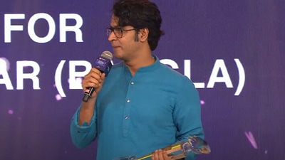 Anirban Bhattacharya with the award for Best Dialogues (Series) for Mandaar. 