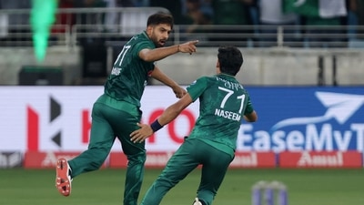 पाकिस्ताननं प्रथम गोलंदाजी करण्याचा निर्णय घेतला होता. पहिल्या दहा षटकांत हारीस रौफ आणि नसीम शहा यांनी श्रीलंकन खेळाडूंना बऱ्यापैकी जखडून ठेवलं होतं. मात्र, ते पुरेसं ठरलं नाही. कालांतरानं श्रीलंकन फलंदाजांनी जम बसवत एक आव्हानात्मक धावसंख्या उभारली.