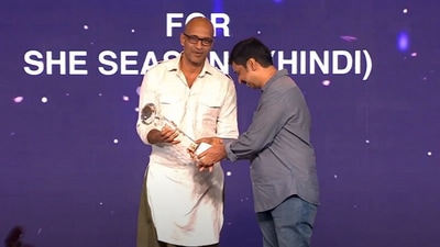 Kishore receiving Best Actor in a Negative Role (Series) for She 2. 