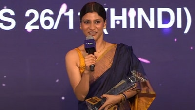 Konkona Sen Sharma with the Best Supporting Actor Female (Series) award for Mumbai Diaries 26/11. 