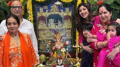 Shilpa Shetty with her mom, kids and in-laws. Shilpa Shetty with her mom, kids and in-laws. 