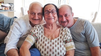 Anupam Kher with mother Dulari and brother Raju Kher. Anupam Kher with mother Dulari and brother Raju Kher. 