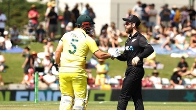 Williamson shook hands with Finch as the latter walked in for his final ODI innings. (Getty Images) Williamson shook hands with Finch as the latter walked in for his final ODI innings. (Getty Images)