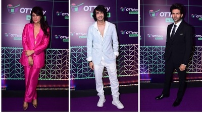 Tahira Kashyap was spotted on the red carpet in a pink pantsuit. Shantanu Maheshwari of Gangubai Kathiawadi fame also attended the event. Kartik Aaryan was in a black suit and won the OTTplay Best Actor Male - Popular (Film) award for his film Dhamaka. (Varinder Chawla) Tahira Kashyap was spotted on the red carpet in a pink pantsuit. Shantanu Maheshwari of Gangubai Kathiawadi fame also attended the event. Kartik Aaryan was in a black suit and won the OTTplay Best Actor Male - Popular (Film) award for his film Dhamaka. (Varinder Chawla)