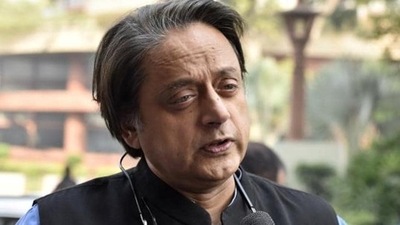 Fve Congress MPs, including Shashi Tharoor have expressed concerns about “transparency and fairness” in the upcoming party poll. (Sanjeev Verma/HT PHOTO) Fve Congress MPs, including Shashi Tharoor have expressed concerns about “transparency and fairness” in the upcoming party poll. (Sanjeev Verma/HT PHOTO)