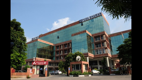 The impasse between GMADA and the gurdwara management had continued for years, until the latter agreed to vacate the land in March this year. Nearly six months later, now, GMADA has decided to compensate the management with 3 acres of land in Sector 77, Mohali, along with ₹2.5 crore. (HT Photo)