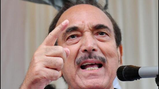 Former Congress leader Ghulam Nabi Azad addresses a public meeting, in Baramulla on Sunday. (ANI)