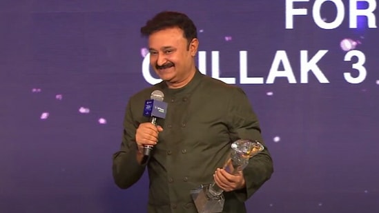 Jameel Khan with the Best Actor in a Comic Role (Series) award for Gullak 3.