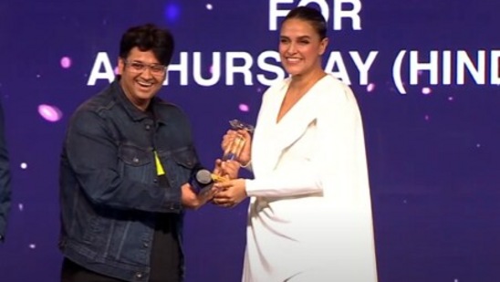 Neha Dhupia receiving the award for Best Supporting Actor Female (Film) for A Thursday.