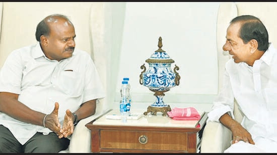 Former Karnataka CM and Janata Dal (Secular) leader HD Kumaraswamy with Telangana chief minister K Chandrashekhar Rao, in Hyderabad on Sunday. (HT Photo)