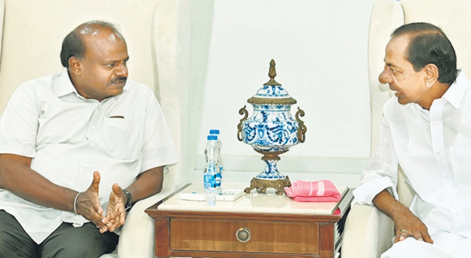 Former Karnataka CM and Janata Dal (Secular) leader HD Kumaraswamy with Telangana chief minister K Chandrashekhar Rao, in Hyderabad on Sunday. (HT Photo) Former Karnataka CM and Janata Dal (Secular) leader HD Kumaraswamy with Telangana chief minister K Chandrashekhar Rao, in Hyderabad on Sunday. (HT Photo)