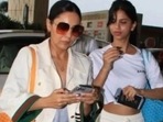 Gauri Khan greets paparazzi; Suhana Khan's airport look wows fans