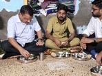 Arvind Kejriwal has dinner with an auto driver, who invited him at home, in Ahmedabad, Gujarat.(Twitter/@ArvindKejriwal) Arvind Kejriwal has dinner with an auto driver, who invited him at home, in Ahmedabad, Gujarat.(Twitter/@ArvindKejriwal)