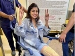 Shilpa Shetty won’t let anything come between her and yoga, not even leg injury(Instagram/@theshilpashetty) Shilpa Shetty won’t let anything come between her and yoga, not even leg injury(Instagram/@theshilpashetty)