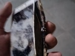Manjeet shared photographs of the exploded phone on Twitter.&nbsp;