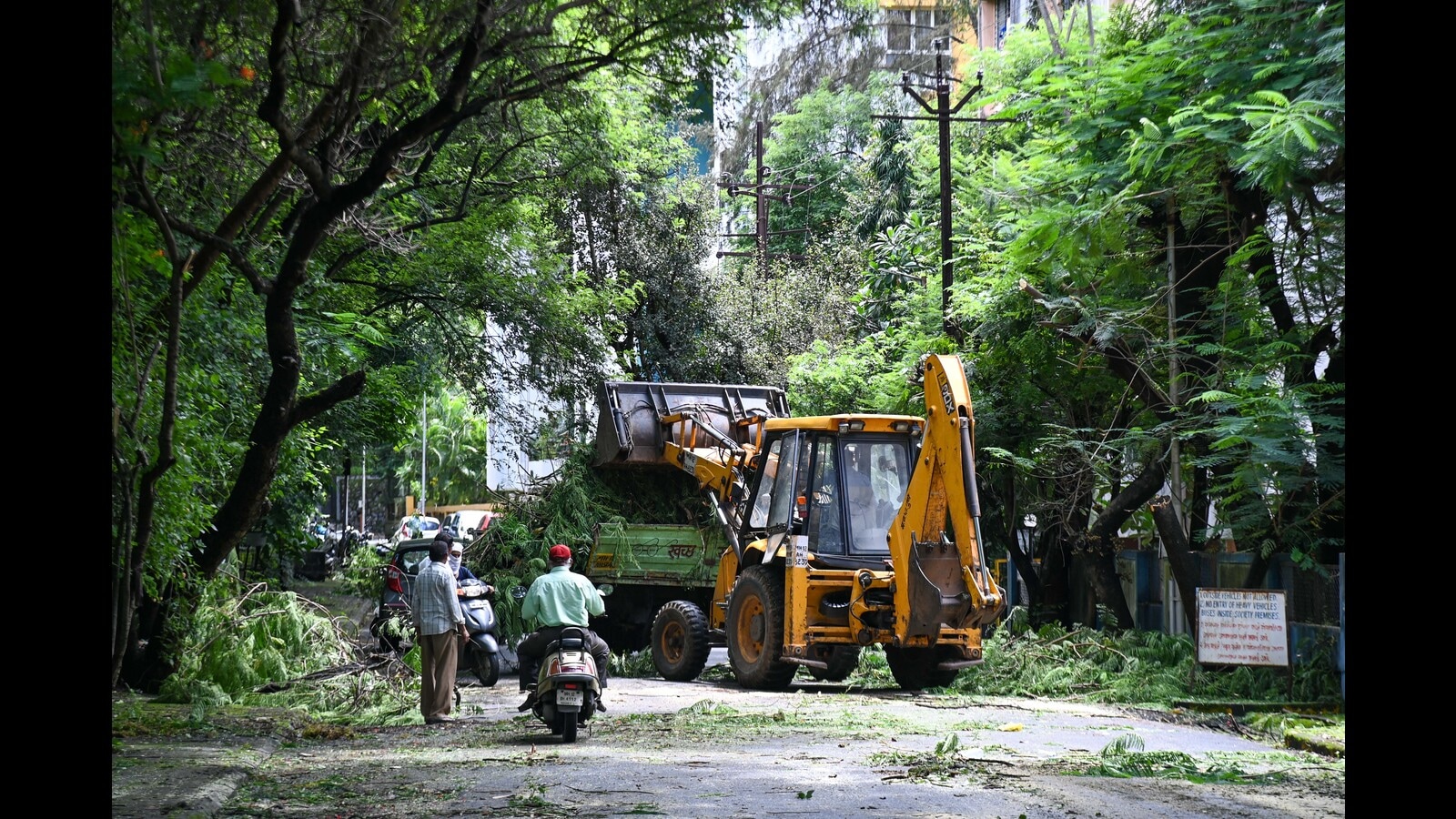 rain-effect-pune-areas-without-power-for-18-hours-wfh-and-water