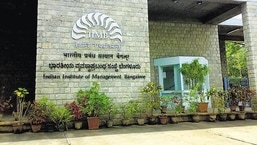 बेंगलुरू में भारतीय प्रबंधन संस्थान (IIM) को ब्रिटिश दैनिक फाइनेंशियल टाइम्स द्वारा परास्नातक छात्रों के लिए भारत का सर्वश्रेष्ठ बिजनेस स्कूल घोषित किया गया है।
