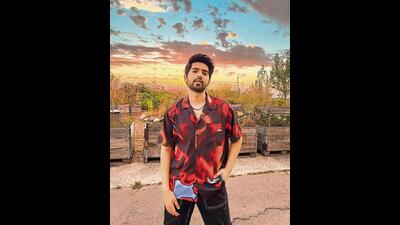Singer-songwriter Armaan Malik’s recently released single Memu Aagamu, saw him collaborate with Allu Arjun and Kpop outfit TRI.BE. Singer-songwriter Armaan Malik’s recently released single Memu Aagamu, saw him collaborate with Allu Arjun and Kpop outfit TRI.BE.