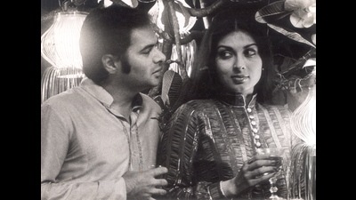 Farooque Shaikh and Mallika Sarabhai in Katha (1983). (HT Photo) Farooque Shaikh and Mallika Sarabhai in Katha (1983). (HT Photo)