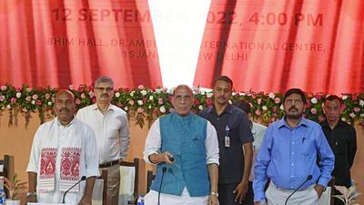 Defence minister Rajnath Singh on Monday asked the youth of the country to unite and fight against drug addiction. (ANI) Defence minister Rajnath Singh on Monday asked the youth of the country to unite and fight against drug addiction. (ANI)