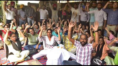 NHM employees protesting outside the civil surgeon’s office in Ludhiana. (Harvinder Singh/HT)