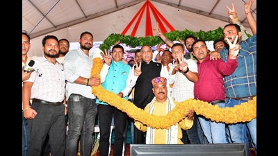 HP chief minister Jai Ram Thakur along with MLA Parkash Rana in Jogindernagar of Mandi district on Monday. (HT Photo) HP chief minister Jai Ram Thakur along with MLA Parkash Rana in Jogindernagar of Mandi district on Monday. (HT Photo)
