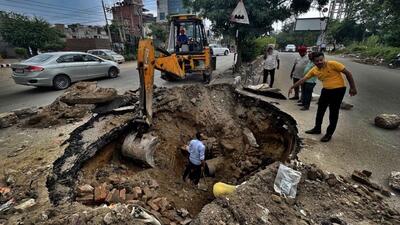 An MC team reparing the road cave-in near Ludhiana’s Ishmeet Chowk. (HT File) An MC team reparing the road cave-in near Ludhiana’s Ishmeet Chowk. (HT File)