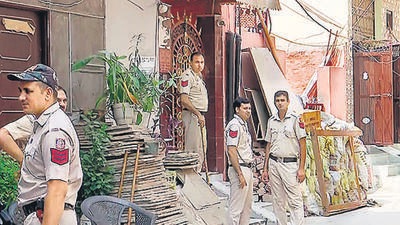 National Investigation Agency (NIA) conduct a raid on the residence of gangster Neeraj Bawana in connection with the suspected terror gangs linked to the killing of Punjabi singer Sidhu Moose Wala, at Bawana village in the North West district of Delhi on Monday (ANI) National Investigation Agency (NIA) conduct a raid on the residence of gangster Neeraj Bawana in connection with the suspected terror gangs linked to the killing of Punjabi singer Sidhu Moose Wala, at Bawana village in the North West district of Delhi on Monday (ANI)