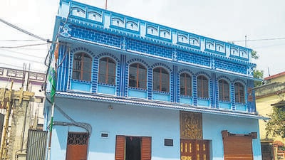 With the usual queue of visitors missing, Mondal’s home at Bolpur’s Nichupatty wears a rather deserted look. (HT Photo) With the usual queue of visitors missing, Mondal’s home at Bolpur’s Nichupatty wears a rather deserted look. (HT Photo)