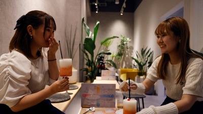 Customers drink cocktails made with no alcohol during a photo opportunity at Sumadori Bar in Tokyo, Japan on September 2. (REUTERS)
