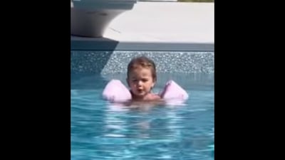 The little girl sings Taylor Swift’s I Knew You Were Trouble in the pool. (Instagram/@karaleapior) The little girl sings Taylor Swift’s I Knew You Were Trouble in the pool. (Instagram/@karaleapior)