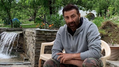 Sunny Deol shares his take on social media and admits he reads online comments. Sunny Deol shares his take on social media and admits he reads online comments.