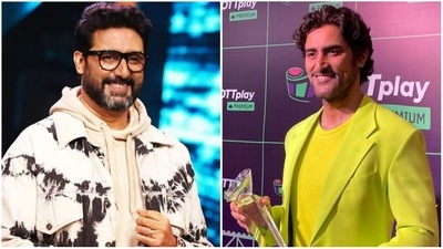 Abhishek Bachchan reacted to Kunal Kapoor's win for best OTT debut. Abhishek Bachchan reacted to Kunal Kapoor's win for best OTT debut.