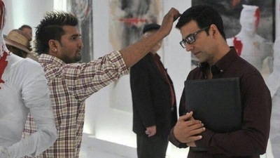 Akshay Kumar shared an old photo with Milan Jadhav.