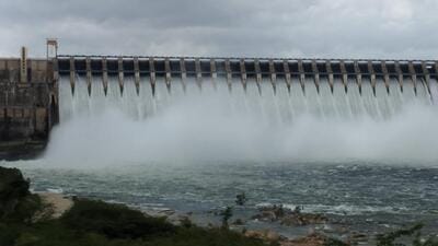 All the three major reservoirs – Srisailam, Nagarjunasagar and Pulichintala -- continued to receive heavy inflows into the Krishna river, forcing the authorities to lift the gates and release water to the downstream. (HT Photo)