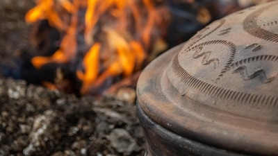 Retain nutritive value of food: It enhances the flavours as well as adds minerals such as iron, phosphorus, calcium, magnesium etc to the dish. Since clay pots are porous, they allow the heat and moisture to circulate evenly during the cooking process, thus retaining the nutritional level. (Pixabay) Retain nutritive value of food: It enhances the flavours as well as adds minerals such as iron, phosphorus, calcium, magnesium etc to the dish. Since clay pots are porous, they allow the heat and moisture to circulate evenly during the cooking process, thus retaining the nutritional level. (Pixabay)
