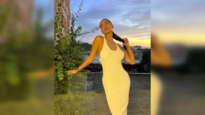 Esha Gupta makes the most out of her Ibiza vacation. She gets captured in candid as she enjoys a glass of white wine. (Instagram/@egupta) Esha Gupta makes the most out of her Ibiza vacation. She gets captured in candid as she enjoys a glass of white wine. (Instagram/@egupta)