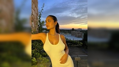 Striking some million-dollar poses for the camera, Esha Gupta uploaded her jaw-dropping photos on her Instagram handle and captioned her post, "Sunsets in Ibiza." (Instagram/@egupta) Striking some million-dollar poses for the camera, Esha Gupta uploaded her jaw-dropping photos on her Instagram handle and captioned her post, "Sunsets in Ibiza." (Instagram/@egupta)