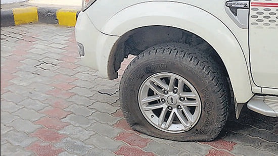 Tyre thefts are a matter of concern for local residents, who claim that theft of tyres, batteries, side view mirrors and even engine control modules (ECMs) are quite common in their neighbourhood. (Representative image/HT Archive)