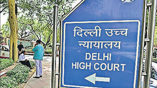 Holding that the allegations levelled against him were serious and the violence had claimed the lives of innocent people, a bench of chief justice Satish Chandra Sharma and justice Subramonium Prasad said the officer’s advanced age will not come to his rescue in escaping punishment. (HT Archive)