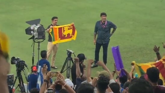 Gautam Gambhir holds Sri Lanka's flag after Asia Cup final
