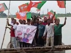 A group of BJP workers were seen using a boat to cross Tribeni river, Hooghly, to reach Nabanna. A group of BJP workers were seen using a boat to cross Tribeni river, Hooghly, to reach Nabanna.