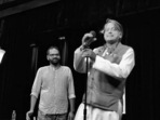Shashi Tharoor tweeted a picture of himself with Kunal Kamra. Shashi Tharoor tweeted a picture of himself with Kunal Kamra.