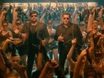 A still from God Father's song Thaar Maar Thakkar Maar. A still from God Father's song Thaar Maar Thakkar Maar.