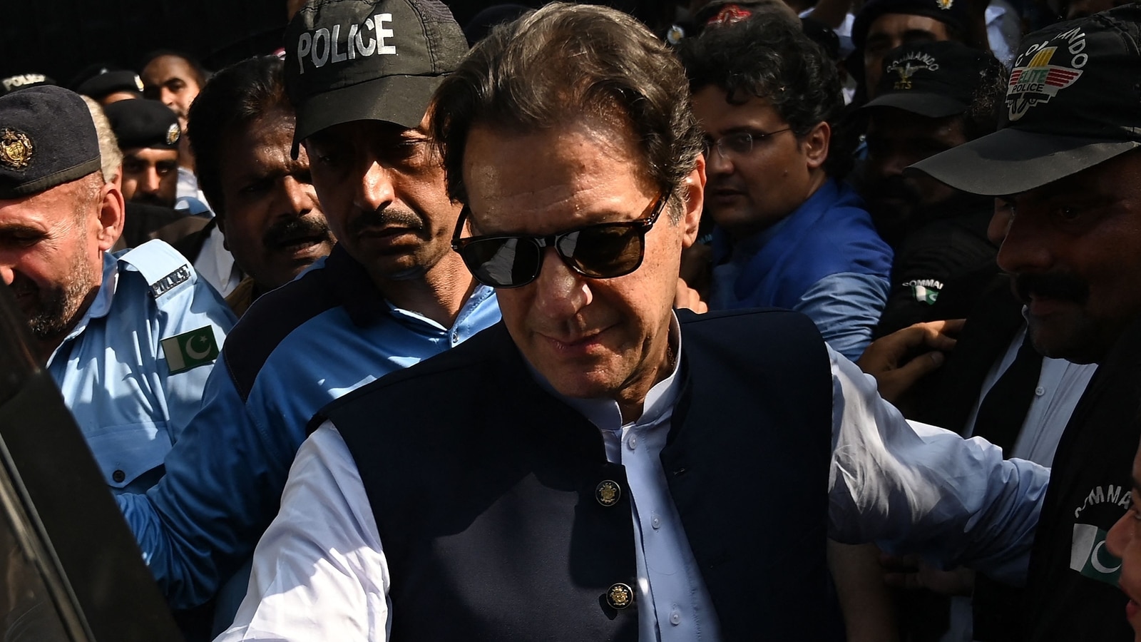 Imran Khan flips on Pakistan army chief tenure: Extend his term till  elections | World News - Hindustan Times