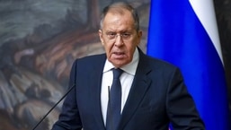 O ministro das Relações Exteriores da Rússia, Sergey Lavrov, fala durante uma entrevista coletiva.
