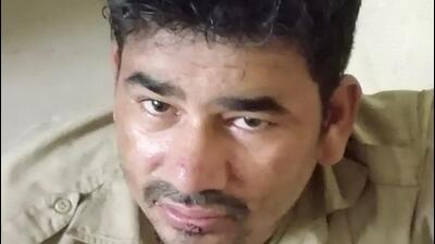 Irked on receiving several e-challans issued by the traffic police, a drunk autorickshaw driver thrashed a traffic constable, ripping off his shoulder badge on Monday (HT Photo)