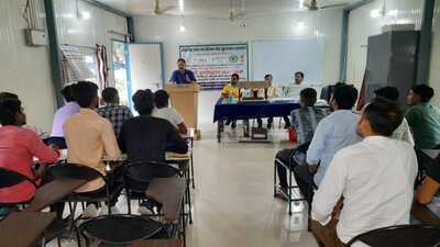 A training session for guava farmers underway in Prayagraj (HT Photo) A training session for guava farmers underway in Prayagraj (HT Photo)